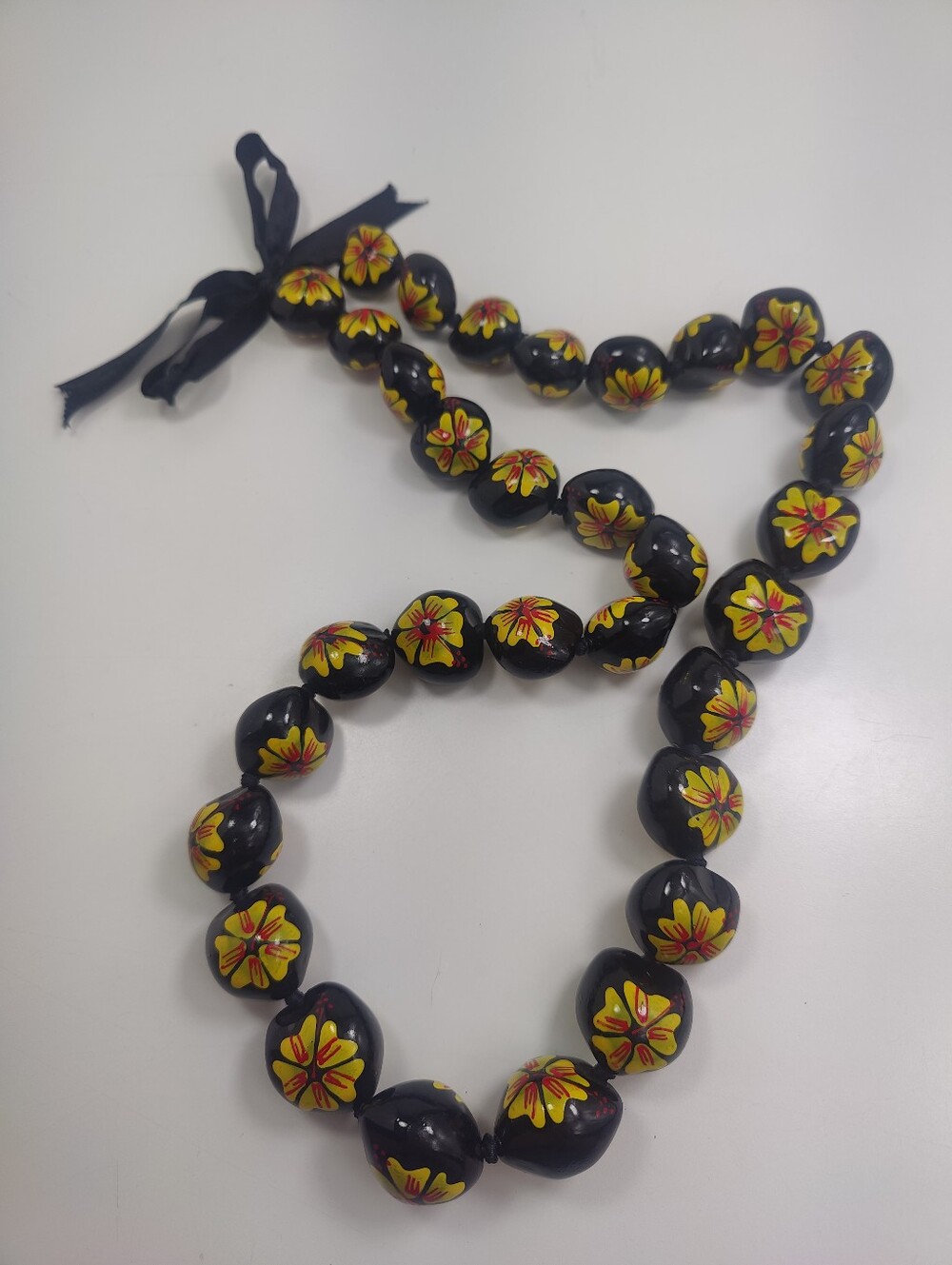 Hand Painted Hawaiian Kukui Nut Lei Necklace Black Yellow Floral Tropical Boho